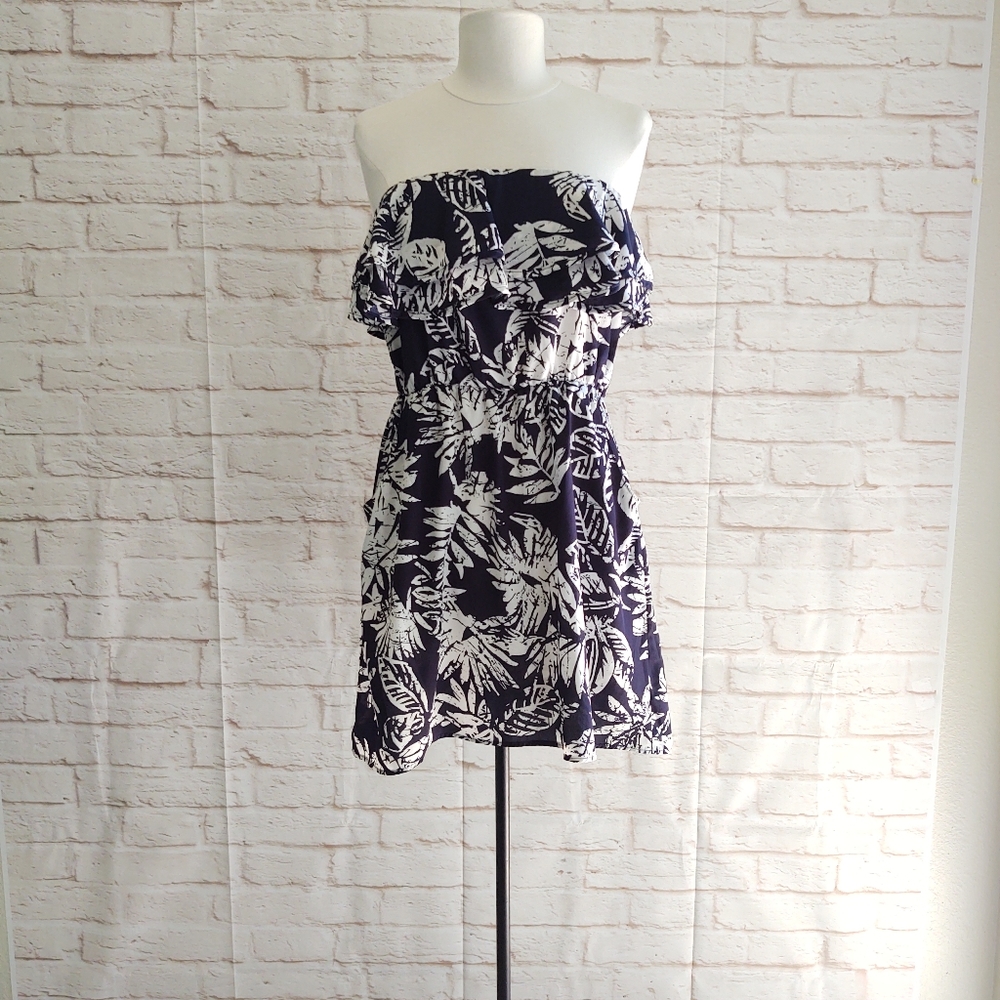 Macy & Taylor strapless dress